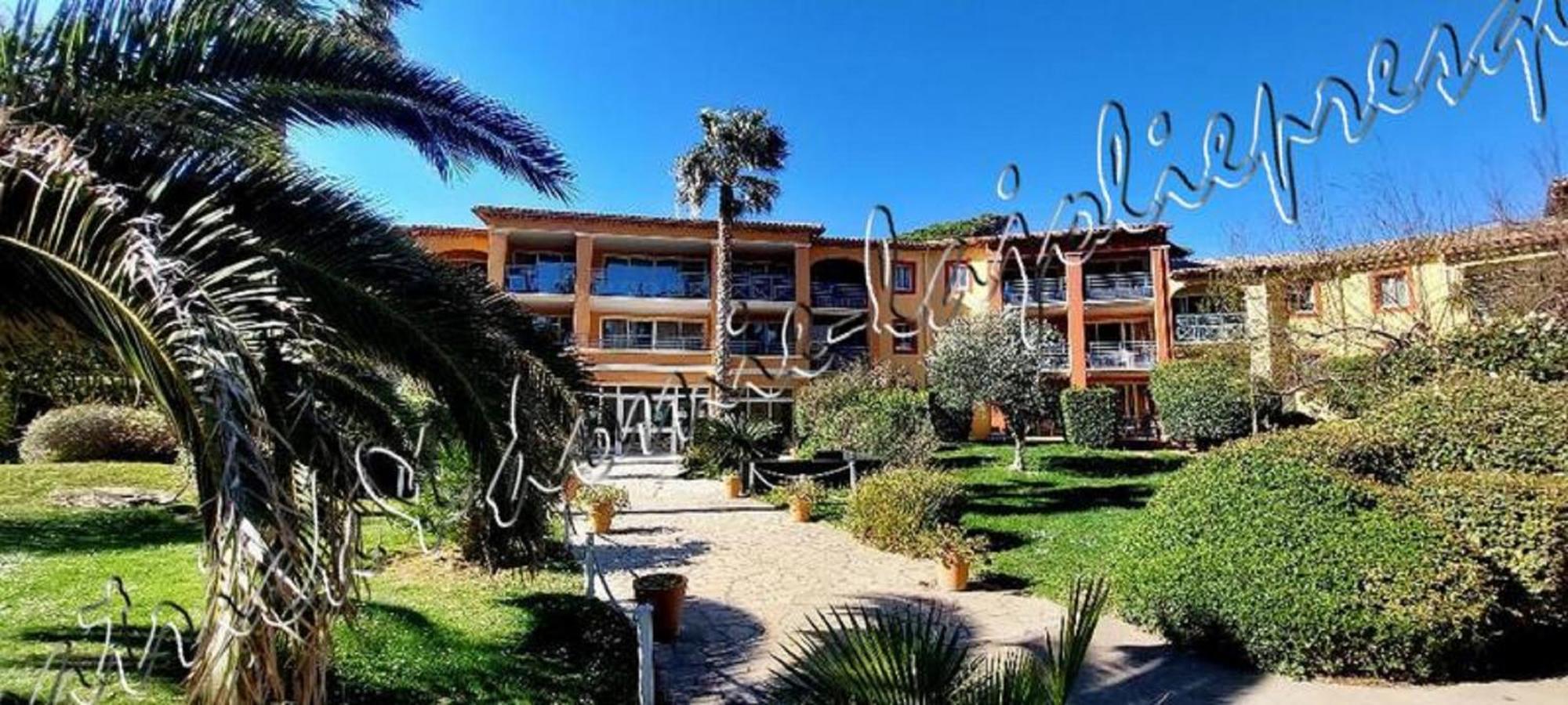 הייר Magnifique Parc De La Presqu'Ile Avec Piscine Et Plage Face A Porquerolles ! מראה חיצוני תמונה