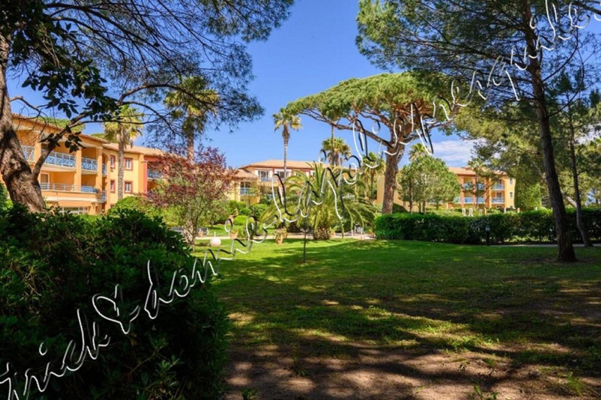 הייר Magnifique Parc De La Presqu'Ile Avec Piscine Et Plage Face A Porquerolles ! מראה חיצוני תמונה